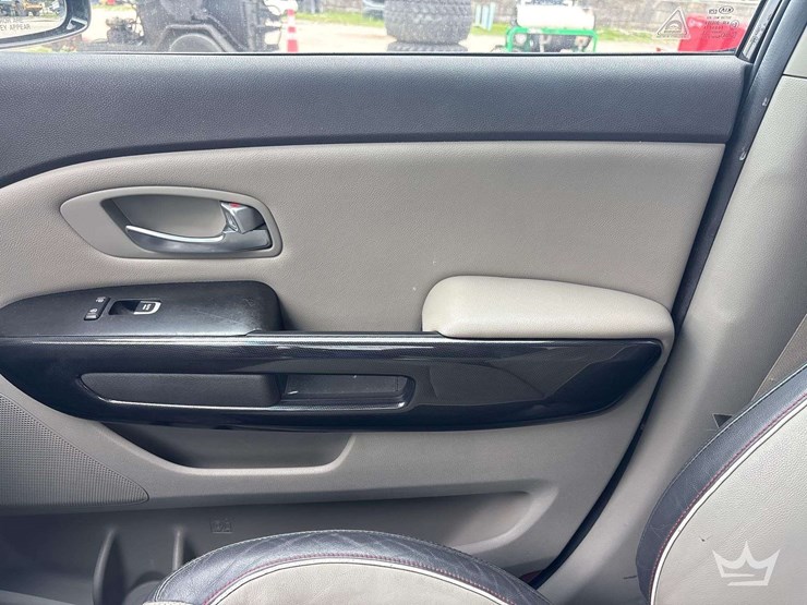 2015-kia-sedona-image-19