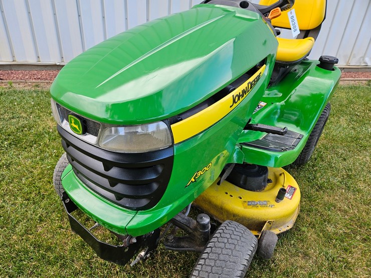 john-deere-x300-image-9