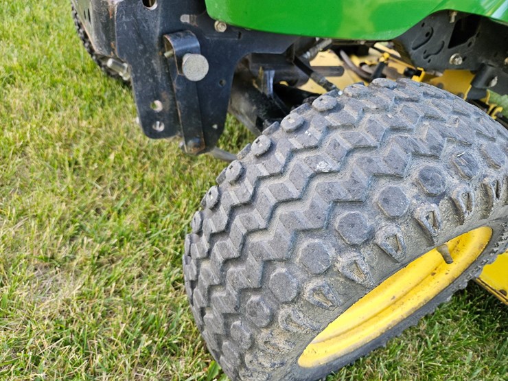 john-deere-x585-image-10