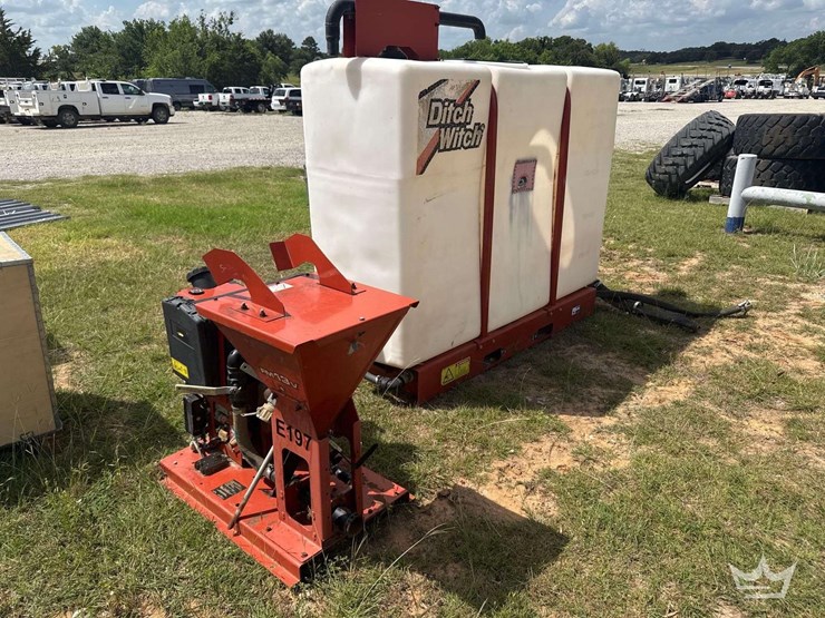 2016-ditch-witch-fm13v-image-1