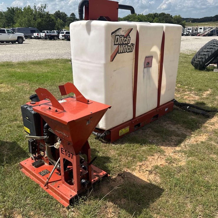 2016 DITCH WITCH FM13V
