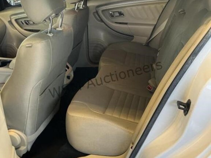 2017-ford-taurus-se-sdn-image-25