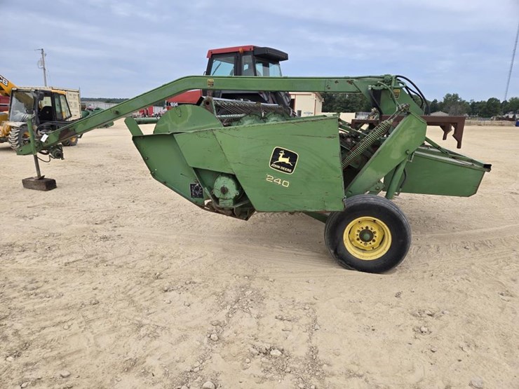 john-deere-240-image-6