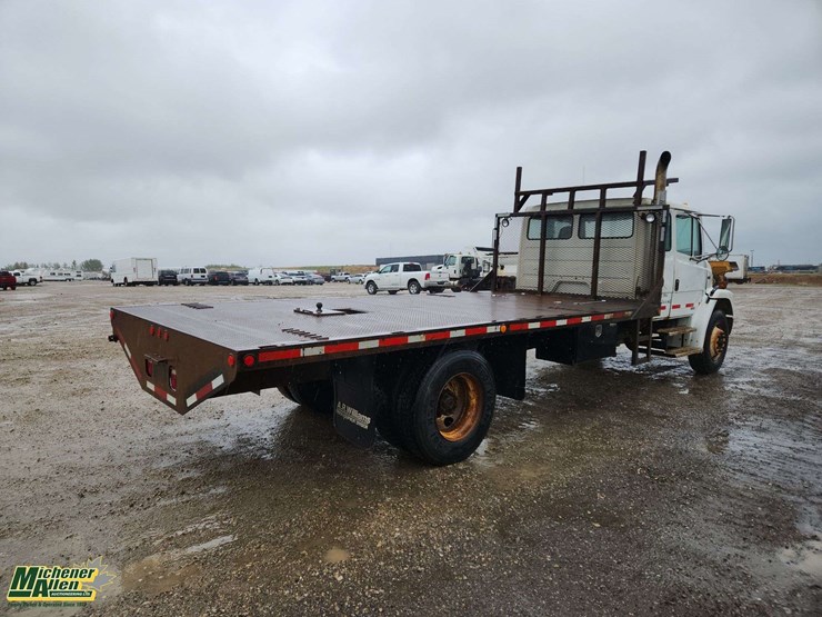 2001-freightliner-fl70-image-6