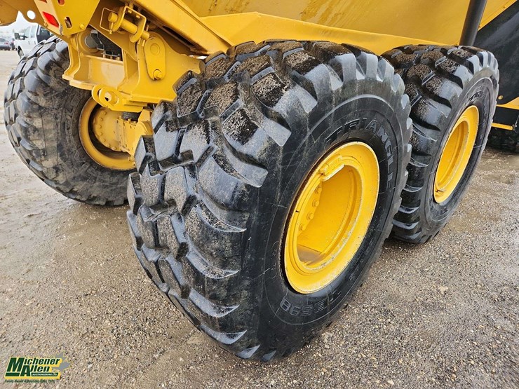 2020-deere-310e-image-13