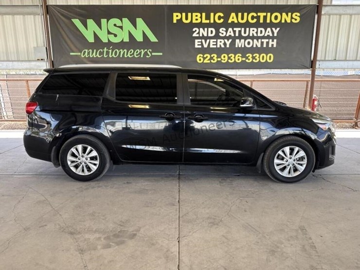 2016-kia-sedona-lx-image-1
