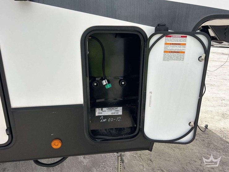 5th-wheel-camper-image-32