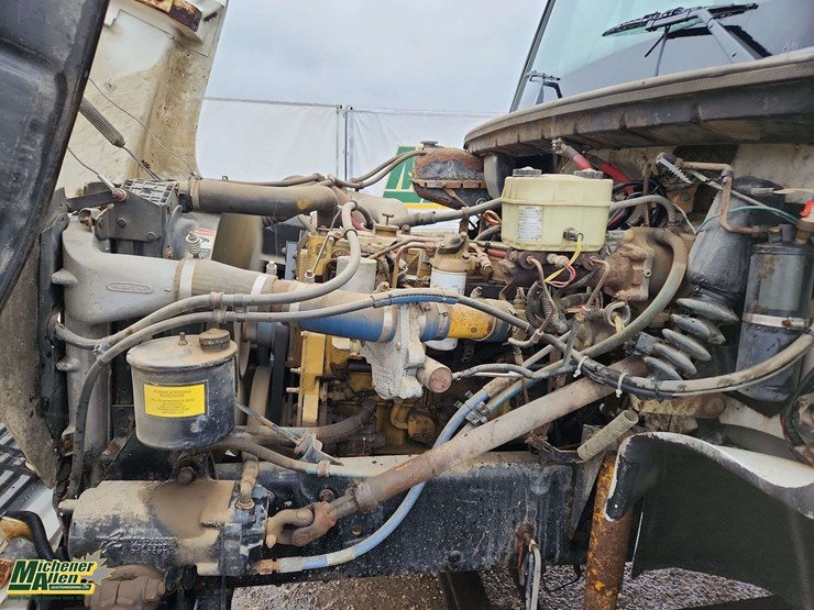 2001-freightliner-fl70-image-17