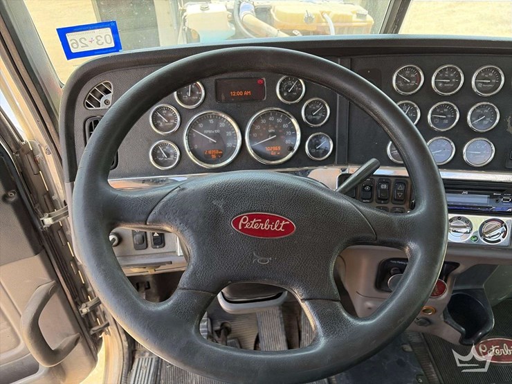 2016-peterbilt-389-image-14