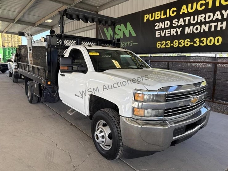 2015-chevrolet-silverado-3500hd-image-2