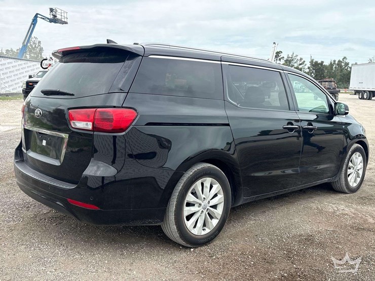 2015-kia-sedona-image-3
