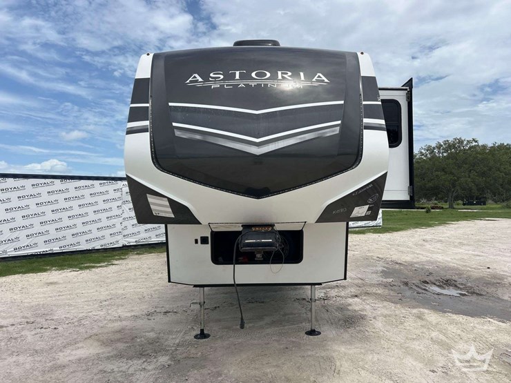 5th-wheel-camper-image-41