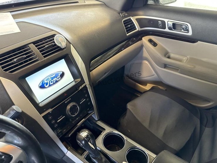 2011-ford-explorer-limited-image-18