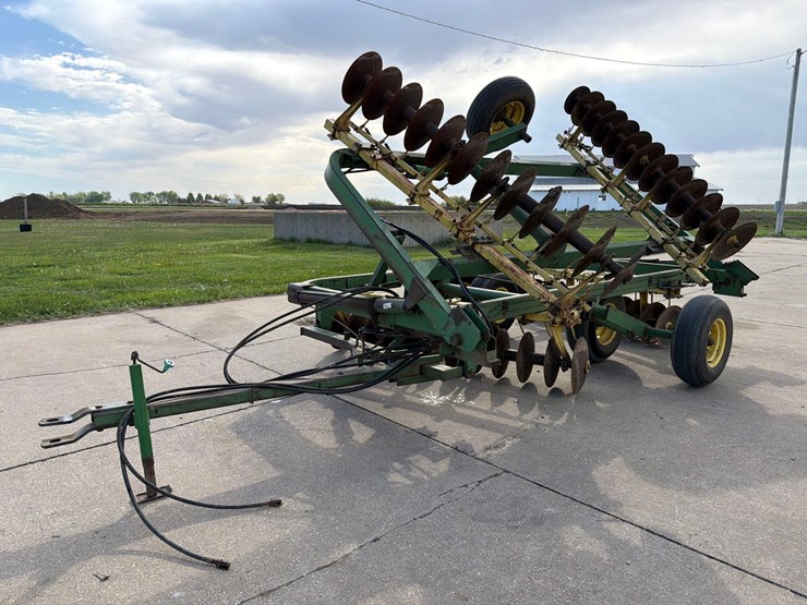 john-deere-220-image-5