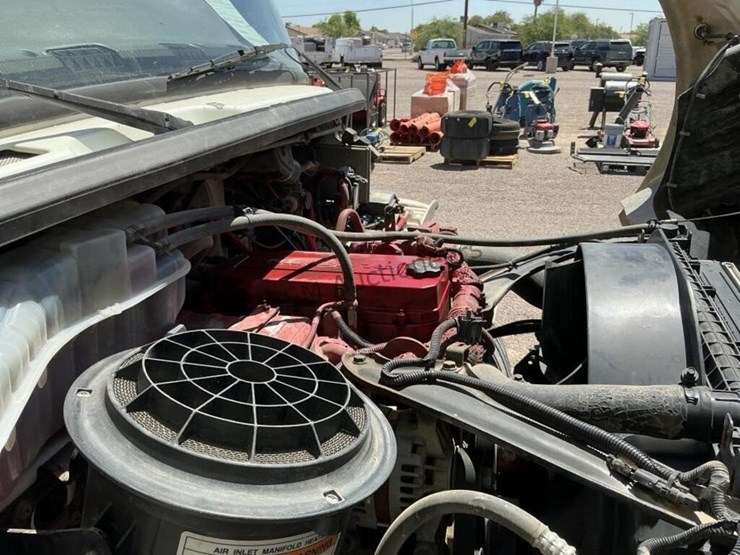 2012-freightliner-m2-106-image-13