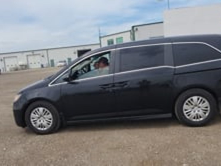 2016-honda-odyssey-image-5