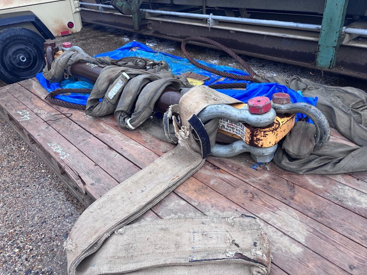 #30603-•-pallet-with-spreader-bar-and-crane-rigging-image-2
