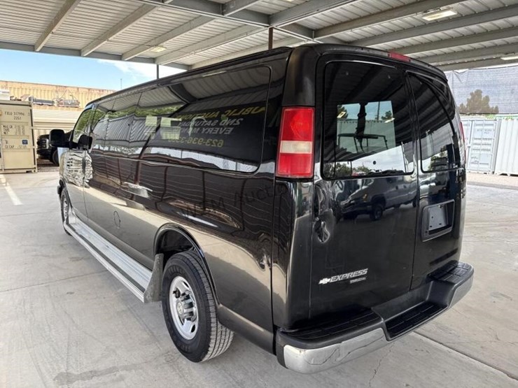 2016-chevrolet-express-3500-image-6
