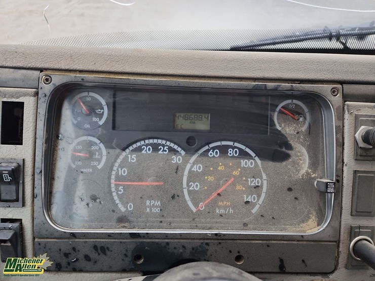 2001-freightliner-fl70-image-29