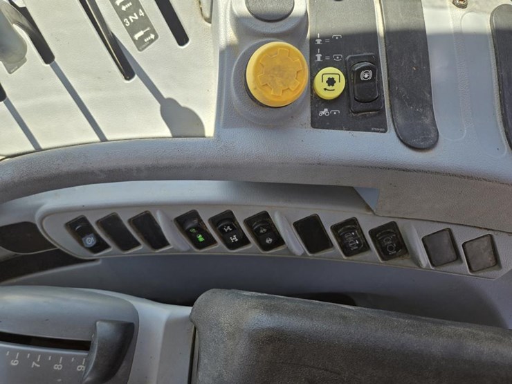 2015-new-holland-155-image-28