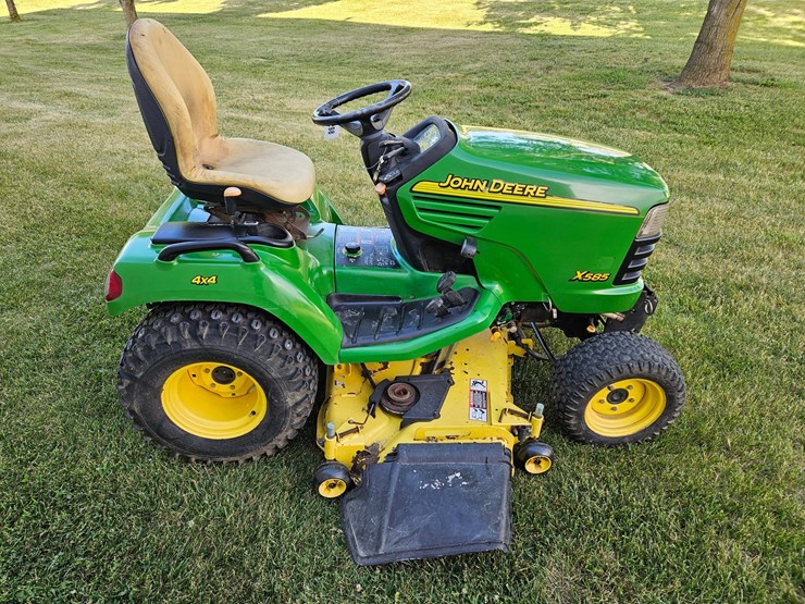 john-deere-x585-image-6