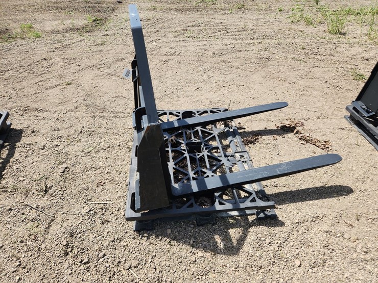 #358-•-skidsteer-pallet-forks-image-6