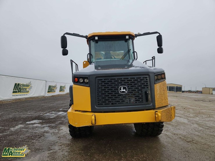 2020-deere-310e-image-9