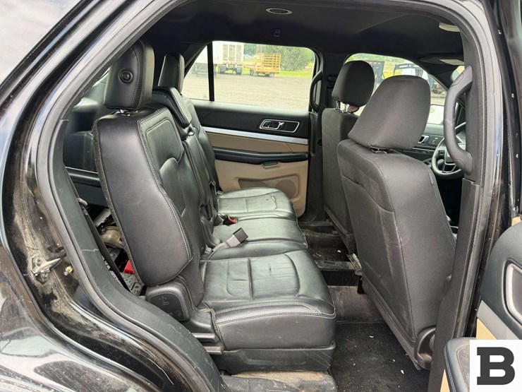 2017-ford-explorer-image-17