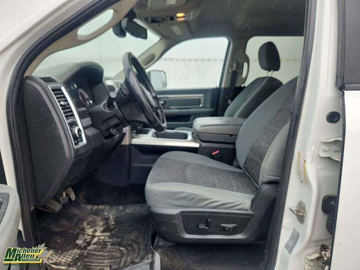 2017-dodge-3500-image-3