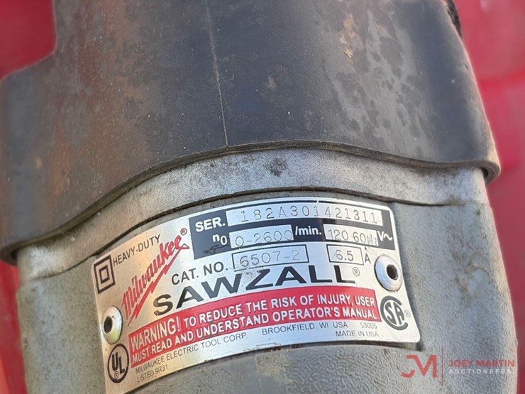 milwaukee-heavy-duty-electric-reciprocating-saw-with-case-image-6