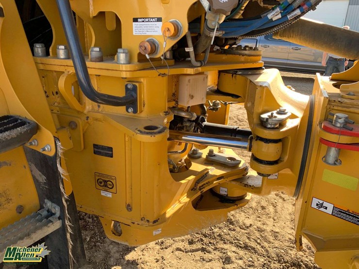 2019-deere-310e-image-10