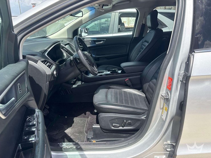 2016-ford-edge-image-10