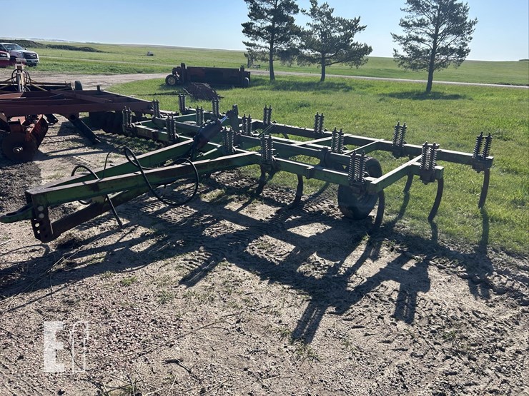 john-deere-4110-image-1
