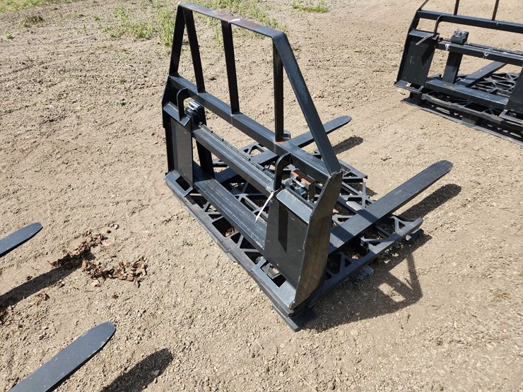 #356-•-skidsteer-pallet-forks-image-4