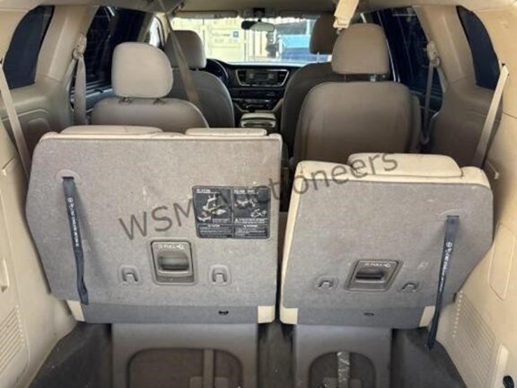 2016-kia-sedona-lx-image-13