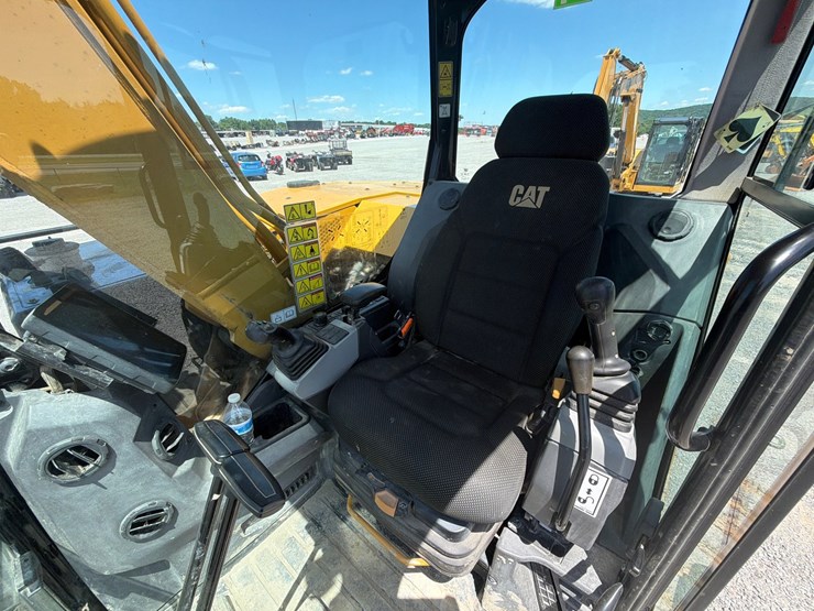 caterpillar-310-image-16