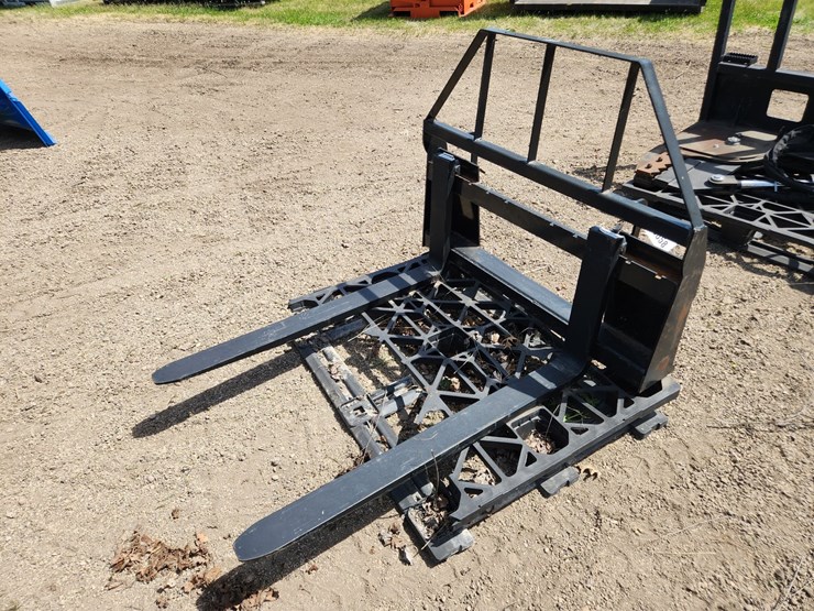 #358-•-skidsteer-pallet-forks-image-2
