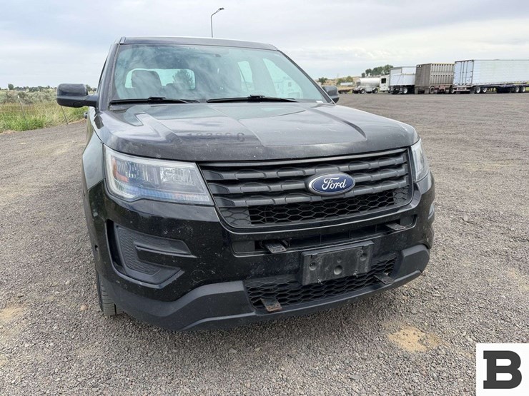 2017-ford-explorer-image-8