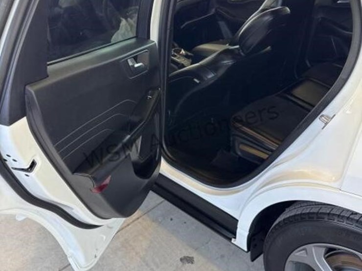 2023-ford-escape-image-29
