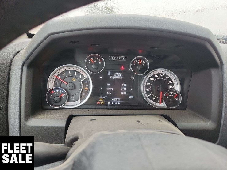 2015-dodge-1500-image-30