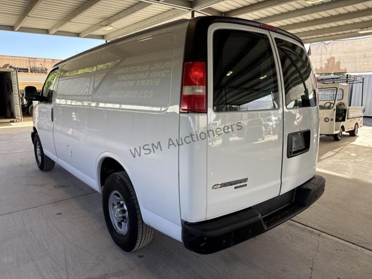 2015-chevrolet-express-2500-image-7