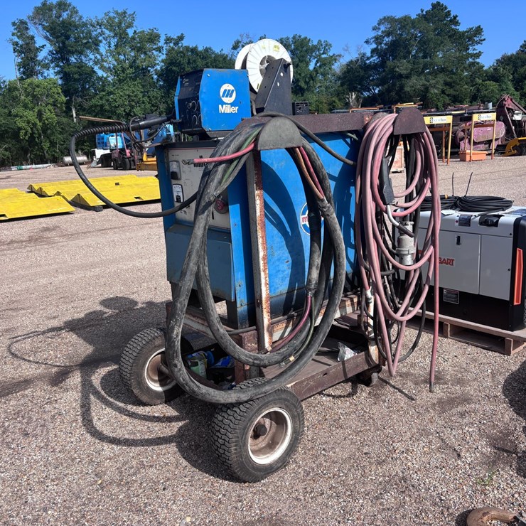 #2805 • MILLER WELDING MACHINE