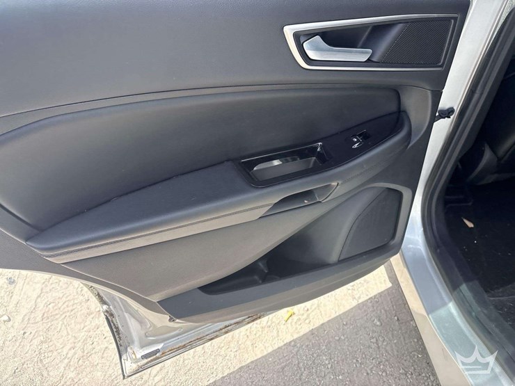 2016-ford-edge-image-18