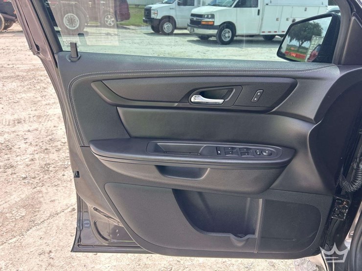 2017-chevrolet-traverse-image-14