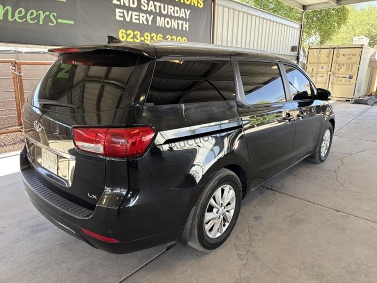 2016-kia-sedona-lx-image-8