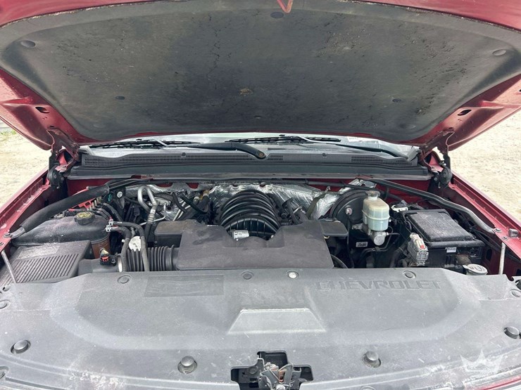 2015-chevrolet-suburban-image-9