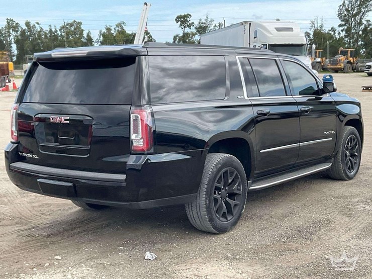 2016-gmc-yukon-xl-image-3
