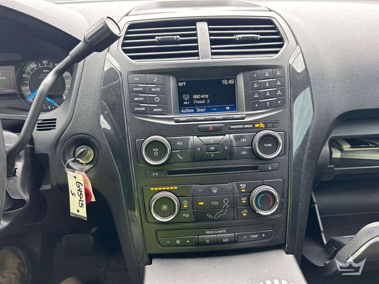 2018-ford-explorer-image-18