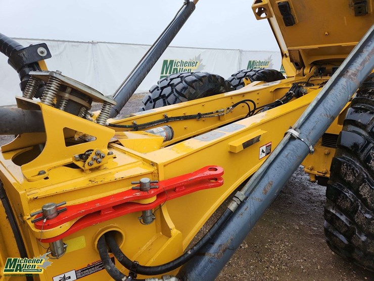 2020-deere-310e-image-23