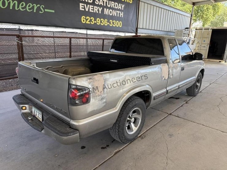 2000-chevrolet-s10-image-8